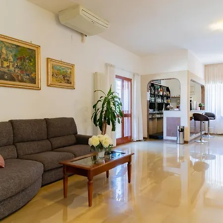 فندق Riviera تراني