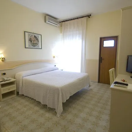 Отель Riviera Трани