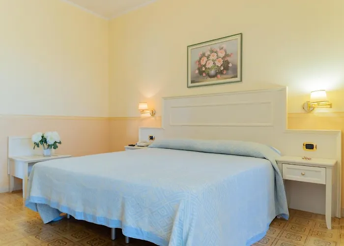 Ξενοδοχείο Riviera 3*